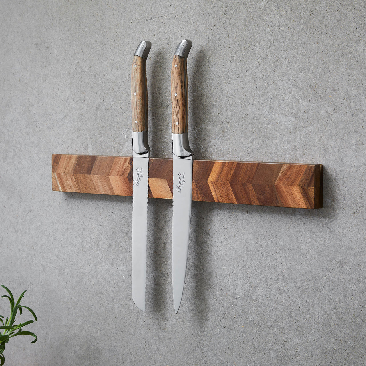 Magnetmesserhalter aus Akazienholz